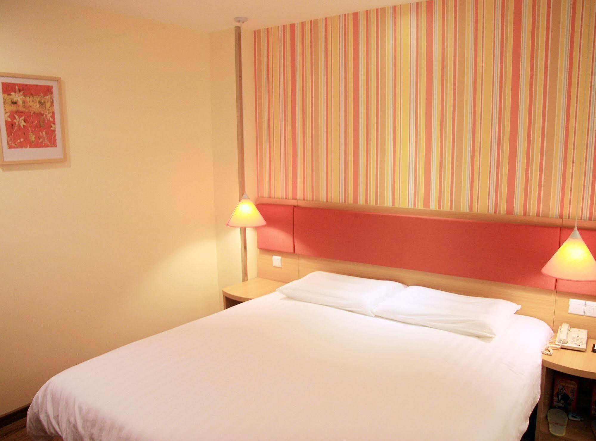 Home Inn Guangzhou Middle Jiefang Road Gongyuanqian Metro Station 広州 エクステリア 写真